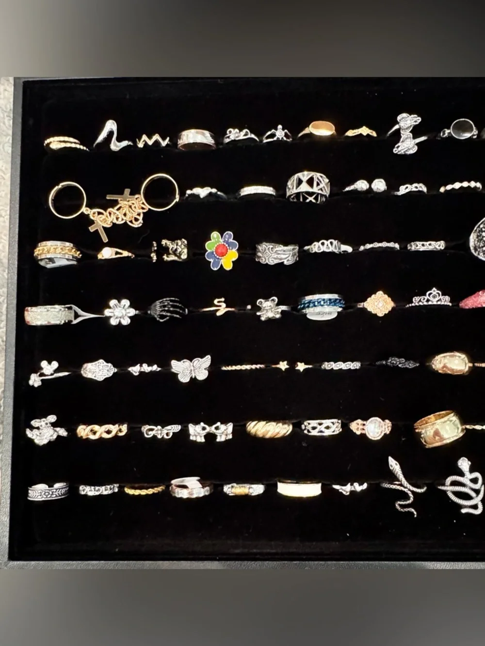 100 Fashion Rings 💍 Mystery Lot | Gold & Silver Tone | Reseller Bundle | $29 WOW - Picture 9 of 16